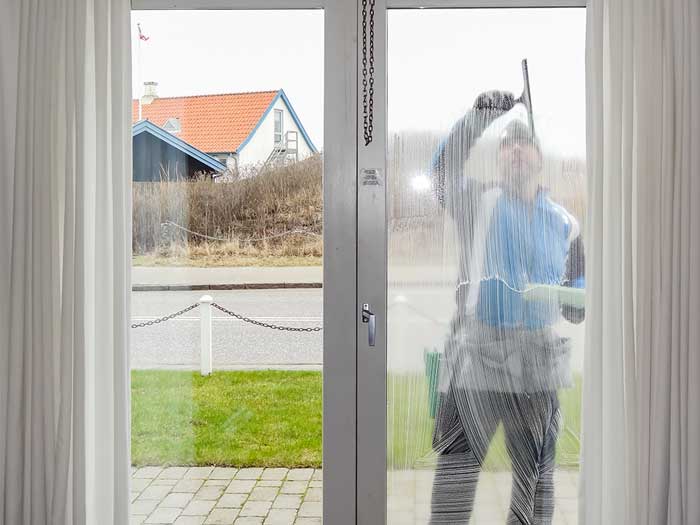 Pros of Hiring a Professional for Window Cleaning Services in Chino